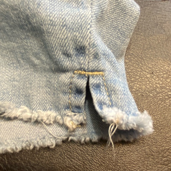 Seven7 Weekend Short High-Rise Jean Shorts with Mild Distressing Size 4 - Picture 8 of 13